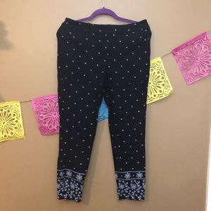 Old Navy | Black and White Floral Cropped Pants